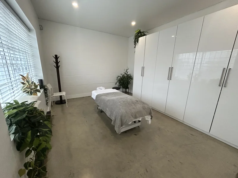 Michaela Toffoli providing physiotherapy treatment